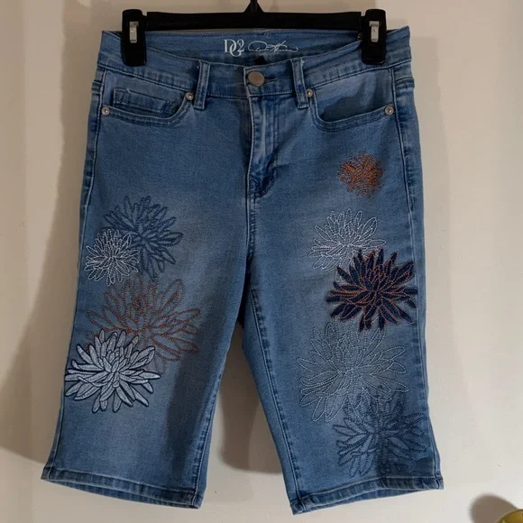 DG2 Diane Gilman Light Blue Denim Bermuda Shorts with Floral Embroidery - Picture 2 of 10
